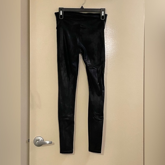 SPANX Faux Leather Stripe Legging in Very Black White - Picture 6 of 10